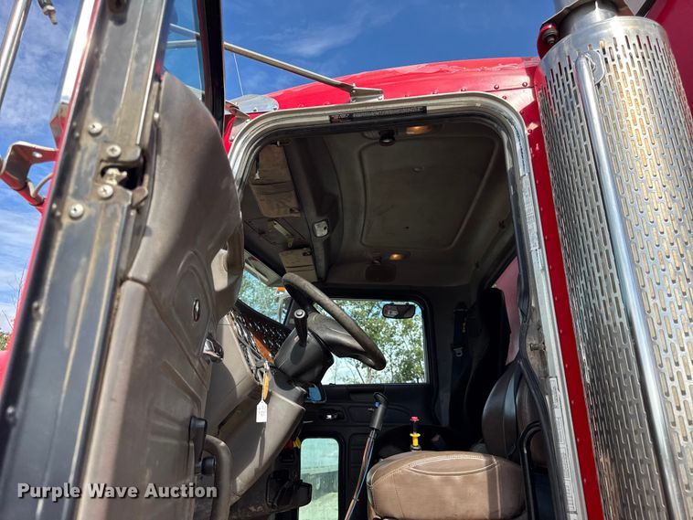 image for item YA1223 2006 Peterbilt 378 dump truck