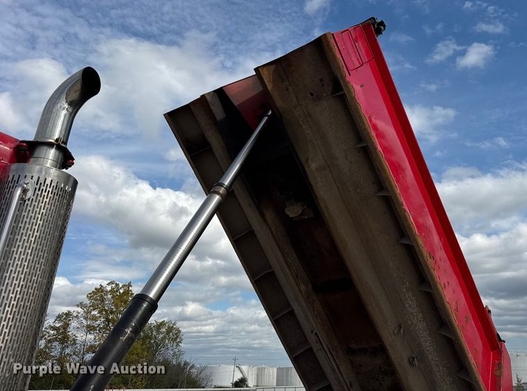 image for item YA1223 2006 Peterbilt 378 dump truck