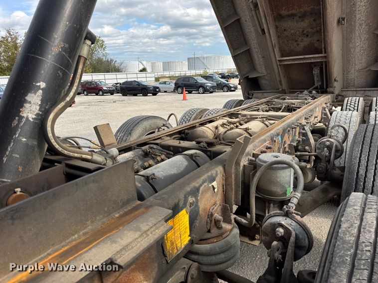 image for item YA1223 2006 Peterbilt 378 dump truck