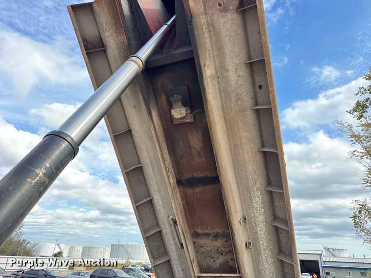 image for item YA1223 2006 Peterbilt 378 dump truck