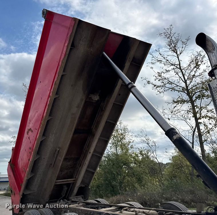 image for item YA1223 2006 Peterbilt 378 dump truck