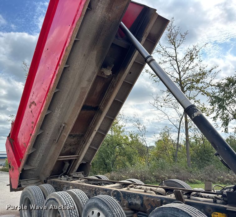 image for item YA1223 2006 Peterbilt 378 dump truck