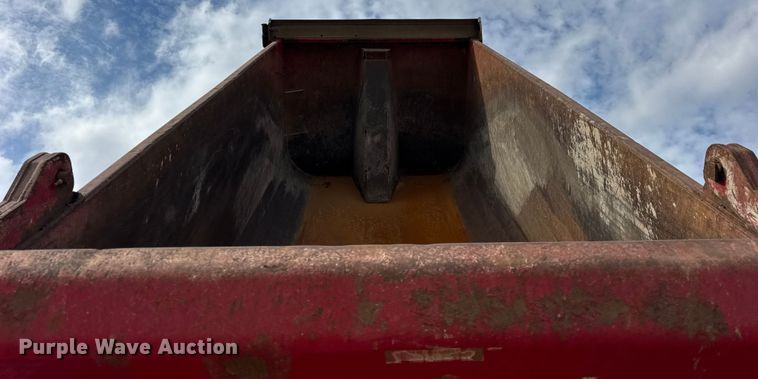 image for item YA1223 2006 Peterbilt 378 dump truck