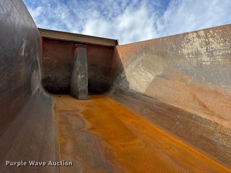 image for item YA1223 2006 Peterbilt 378 dump truck