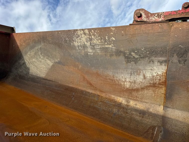 image for item YA1223 2006 Peterbilt 378 dump truck