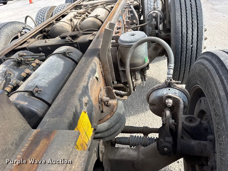 image for item YA1223 2006 Peterbilt 378 dump truck