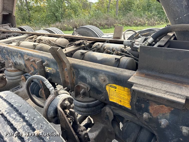 image for item YA1223 2006 Peterbilt 378 dump truck