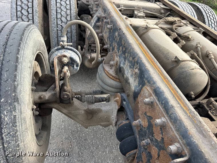 image for item YA1223 2006 Peterbilt 378 dump truck