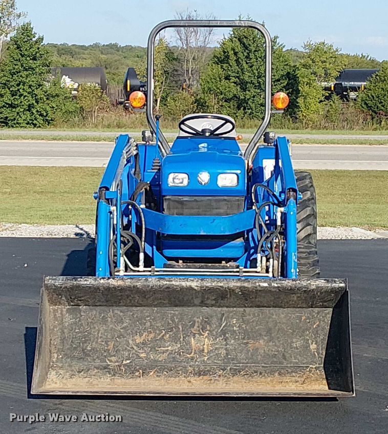 image for item DJ7860 New Holland TC30 MFWD tractor