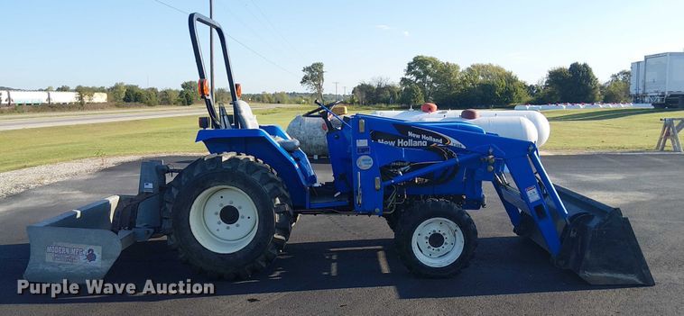image for item DJ7860 New Holland TC30 MFWD tractor