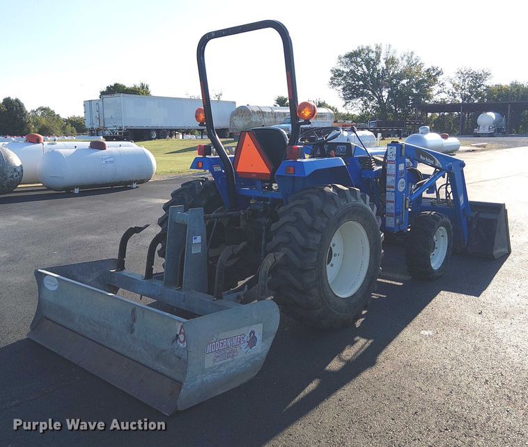 image for item DJ7860 New Holland TC30 MFWD tractor