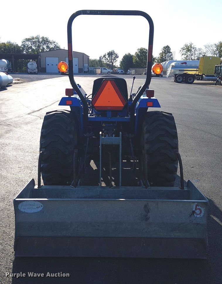 image for item DJ7860 New Holland TC30 MFWD tractor