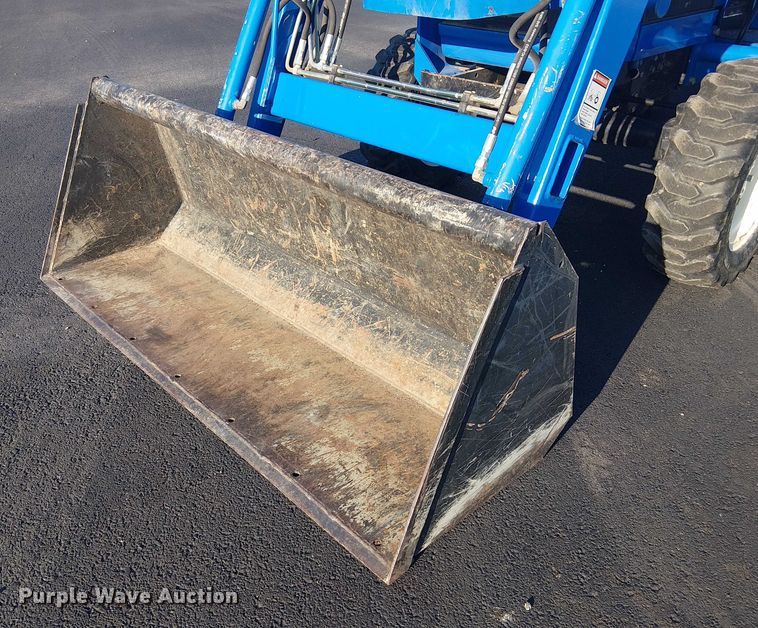 image for item DJ7860 New Holland TC30 MFWD tractor