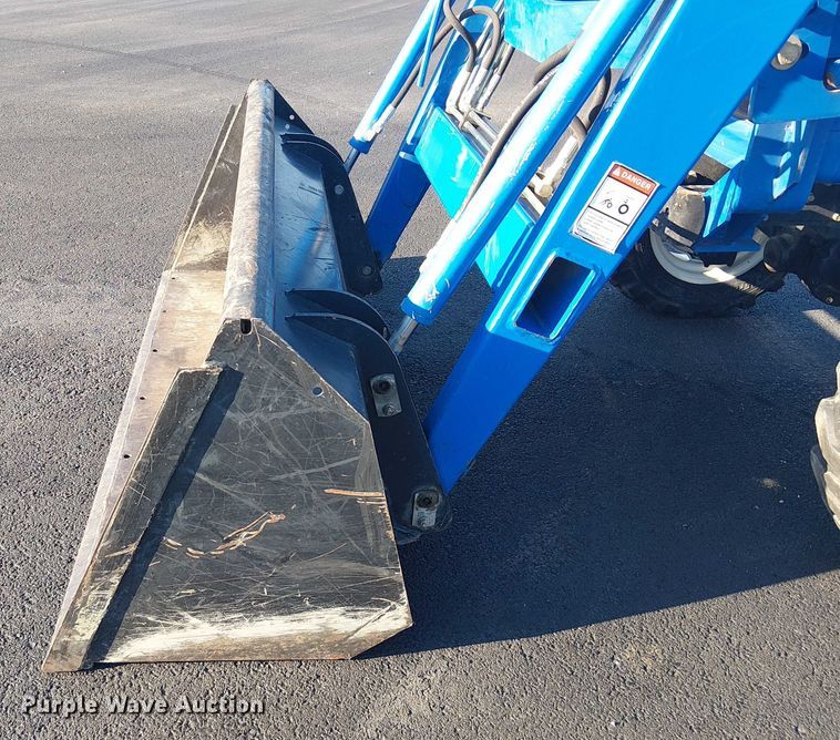 image for item DJ7860 New Holland TC30 MFWD tractor