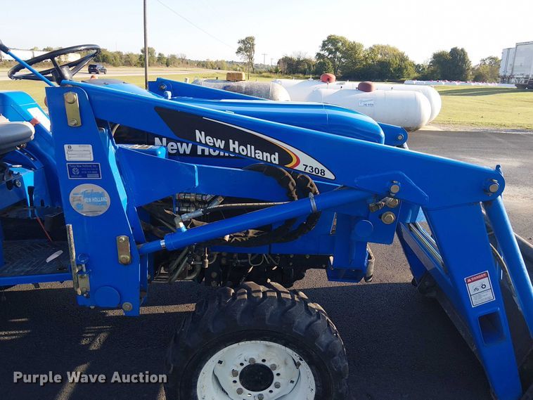 image for item DJ7860 New Holland TC30 MFWD tractor