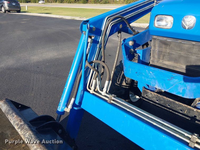 image for item DJ7860 New Holland TC30 MFWD tractor