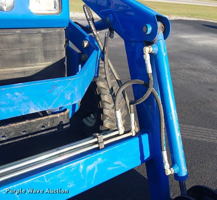 image for item DJ7860 New Holland TC30 MFWD tractor