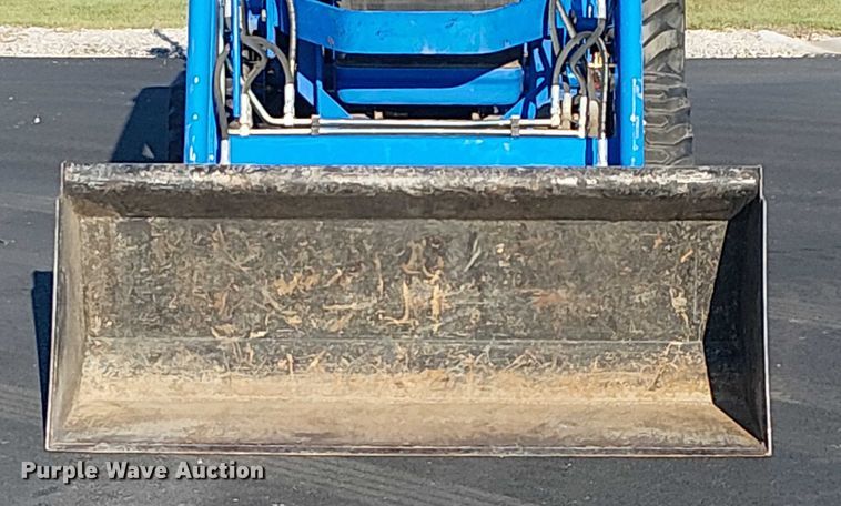 image for item DJ7860 New Holland TC30 MFWD tractor