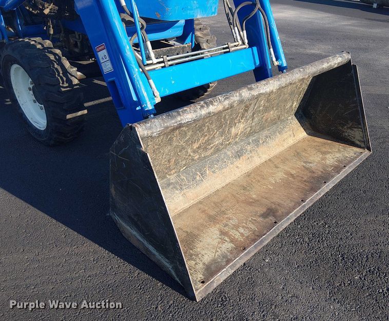 image for item DJ7860 New Holland TC30 MFWD tractor