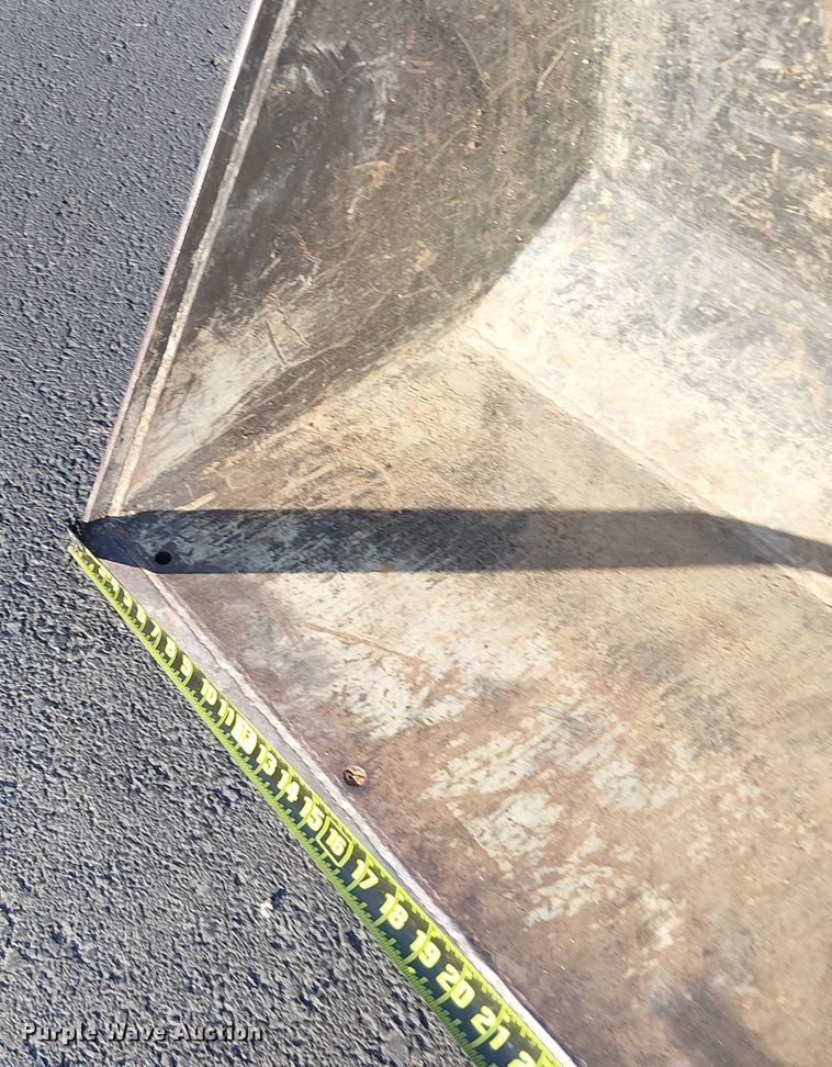 image for item DJ7860 New Holland TC30 MFWD tractor