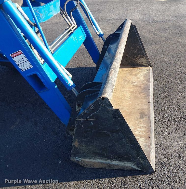 image for item DJ7860 New Holland TC30 MFWD tractor