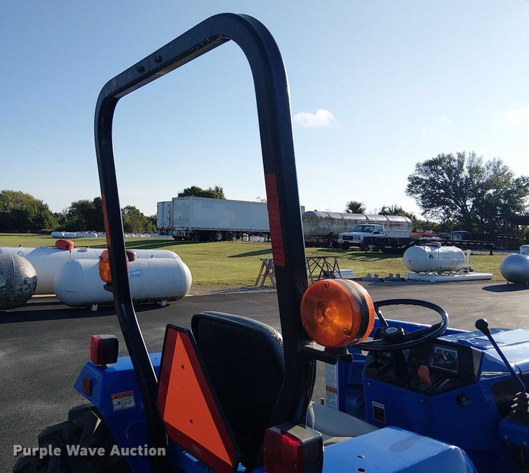 image for item DJ7860 New Holland TC30 MFWD tractor