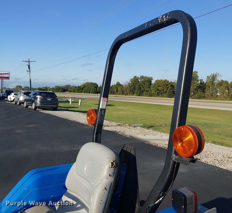 image for item DJ7860 New Holland TC30 MFWD tractor