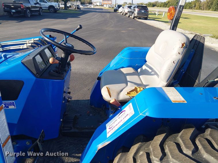 image for item DJ7860 New Holland TC30 MFWD tractor