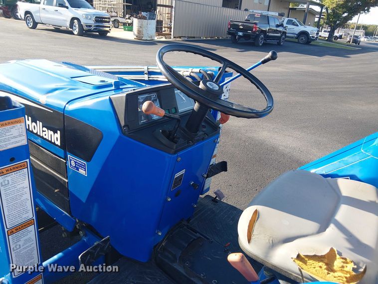 image for item DJ7860 New Holland TC30 MFWD tractor