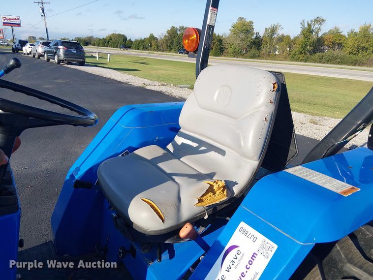 image for item DJ7860 New Holland TC30 MFWD tractor