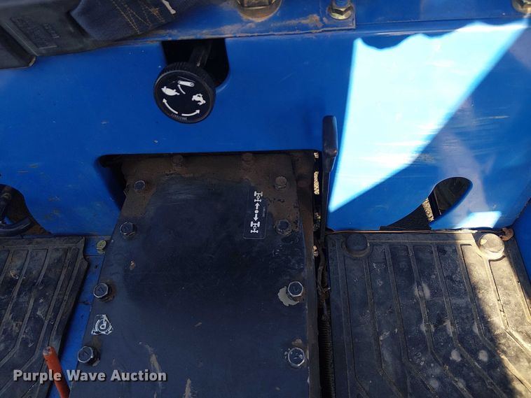 image for item DJ7860 New Holland TC30 MFWD tractor