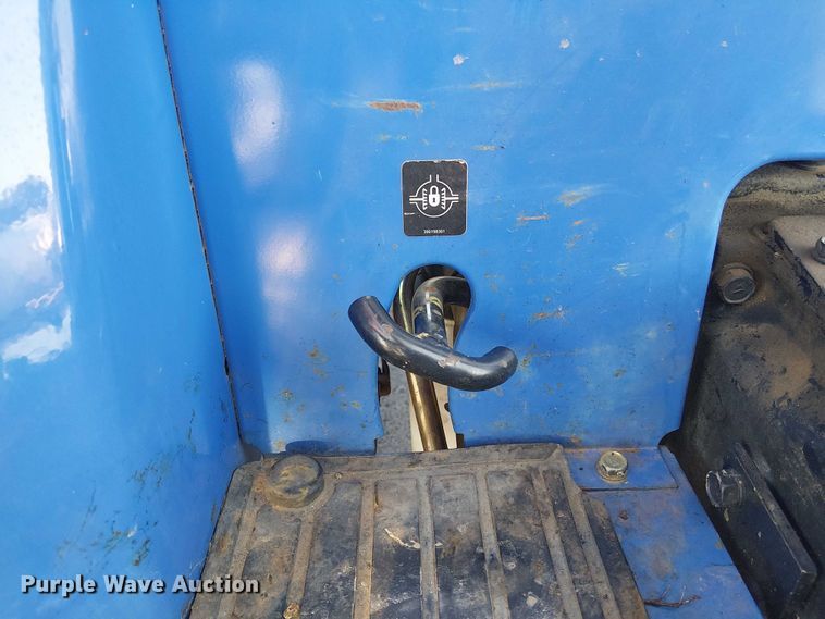 image for item DJ7860 New Holland TC30 MFWD tractor