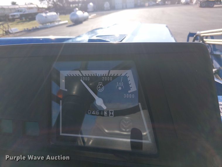 image for item DJ7860 New Holland TC30 MFWD tractor