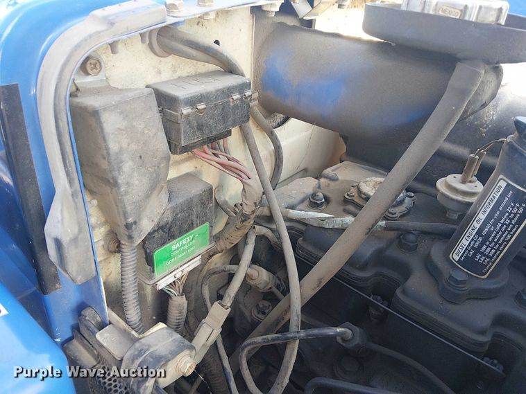 image for item DJ7860 New Holland TC30 MFWD tractor