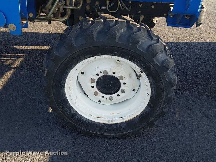 image for item DJ7860 New Holland TC30 MFWD tractor