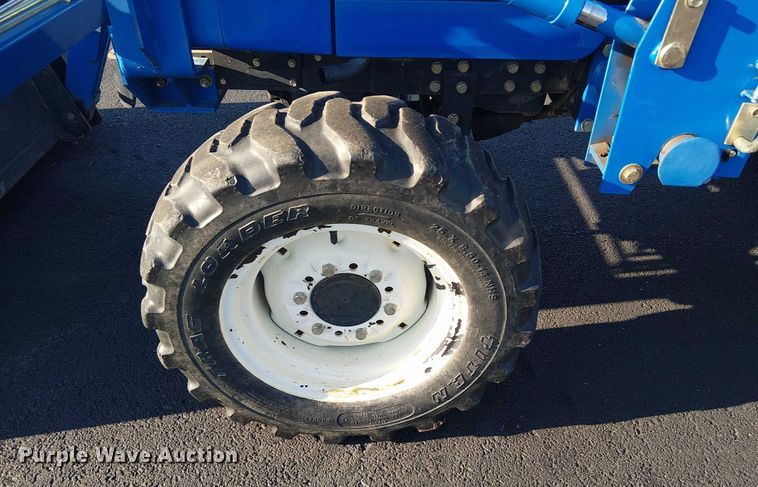 image for item DJ7860 New Holland TC30 MFWD tractor