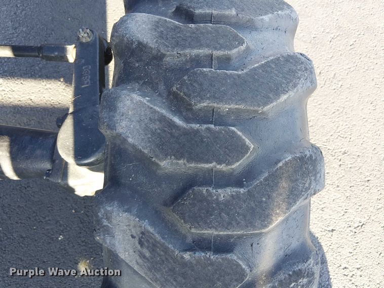 image for item DJ7860 New Holland TC30 MFWD tractor