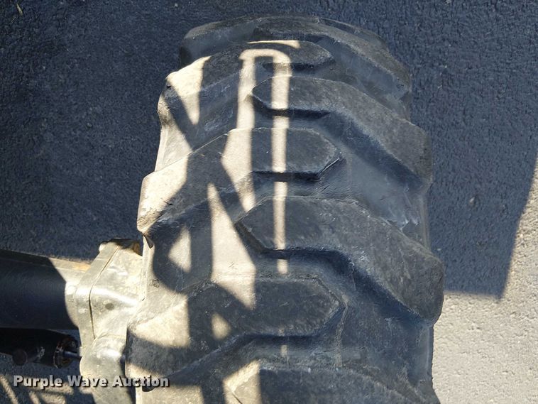 image for item DJ7860 New Holland TC30 MFWD tractor