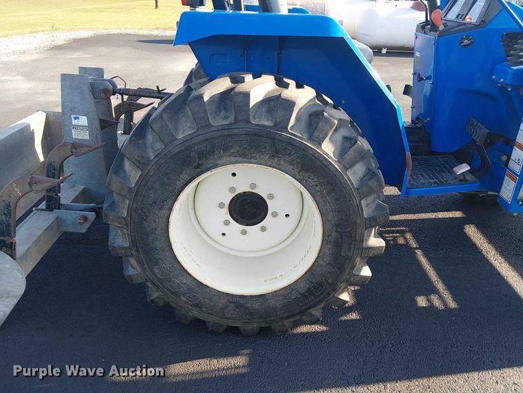 image for item DJ7860 New Holland TC30 MFWD tractor