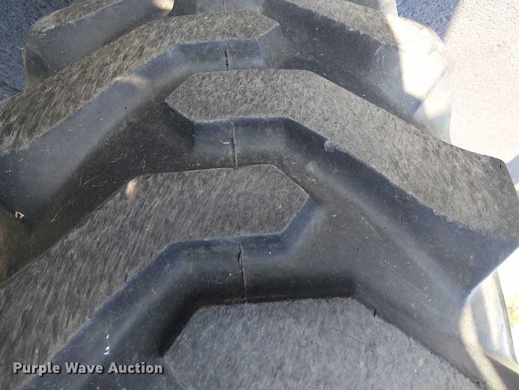 image for item DJ7860 New Holland TC30 MFWD tractor