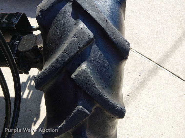 image for item DJ7862 Mahindra 4530 MFWD tractor