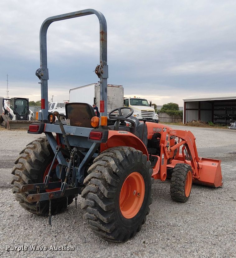 image for item DJ7869 Kubota B3200HSD MFWD tractor