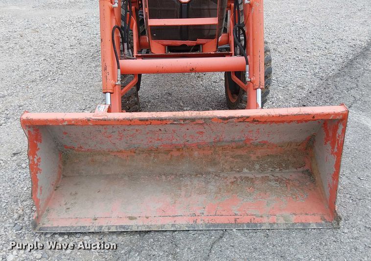 image for item DJ7869 Kubota B3200HSD MFWD tractor