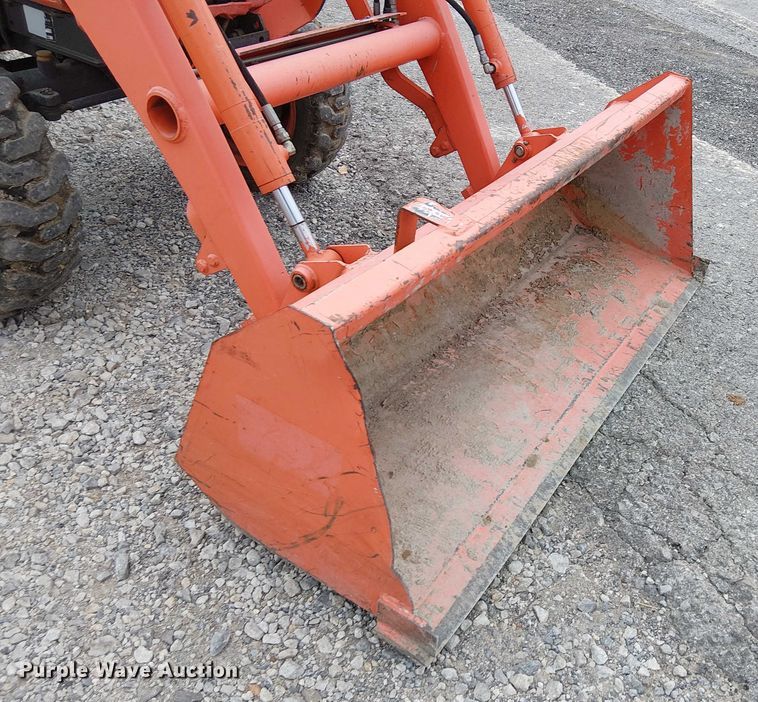 image for item DJ7869 Kubota B3200HSD MFWD tractor