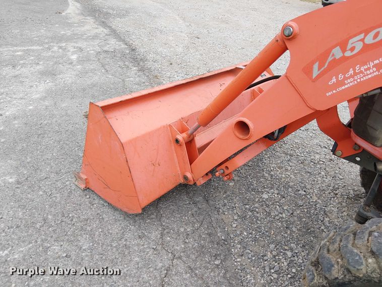 image for item DJ7869 Kubota B3200HSD MFWD tractor