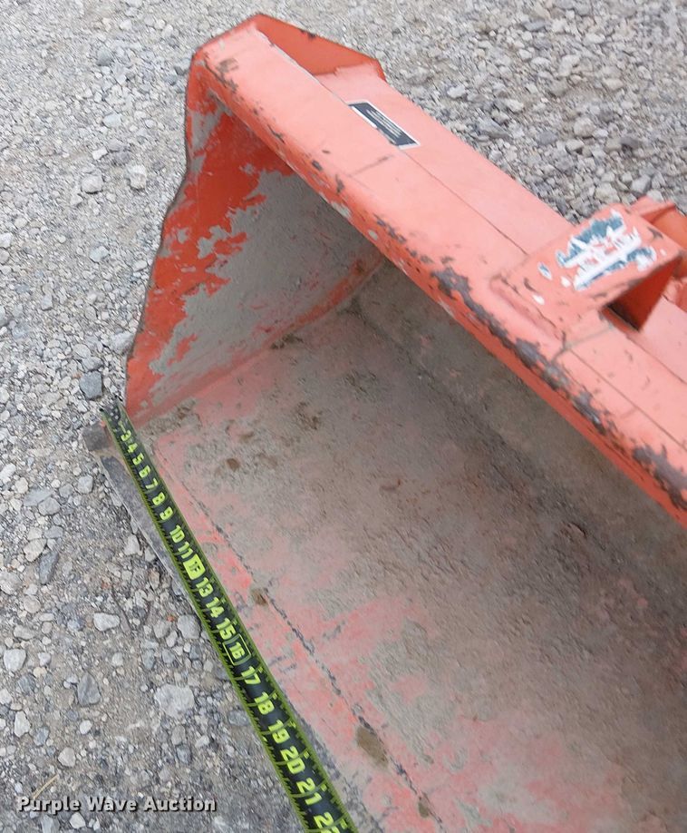 image for item DJ7869 Kubota B3200HSD MFWD tractor