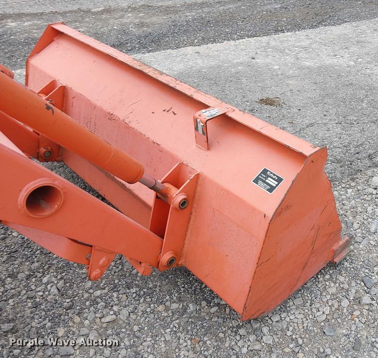 image for item DJ7869 Kubota B3200HSD MFWD tractor