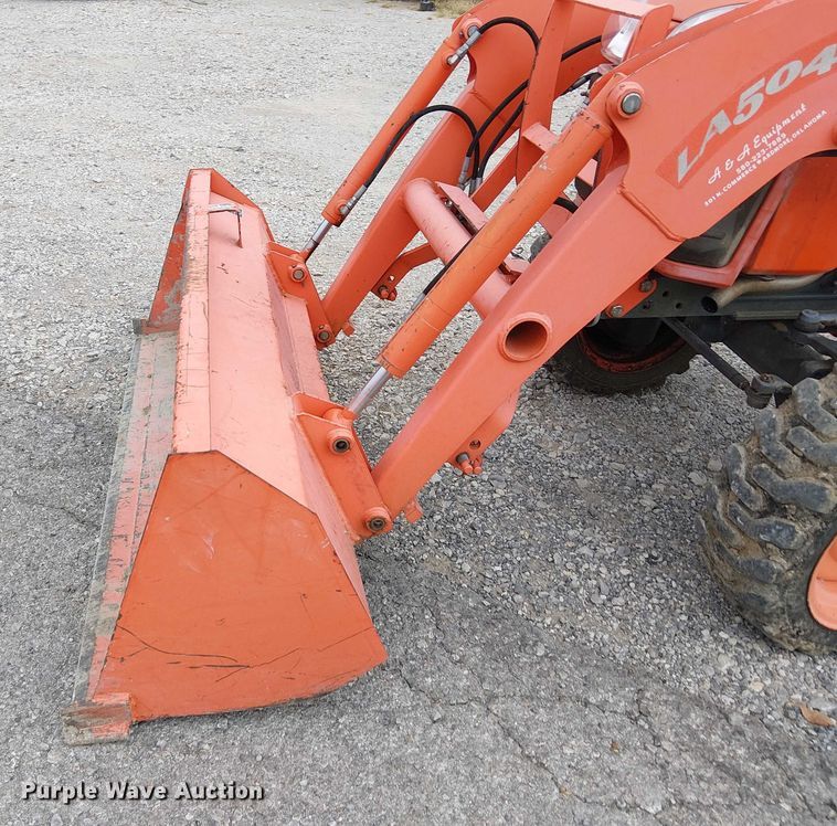 image for item DJ7869 Kubota B3200HSD MFWD tractor