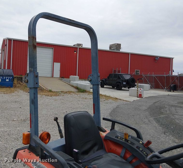 image for item DJ7869 Kubota B3200HSD MFWD tractor
