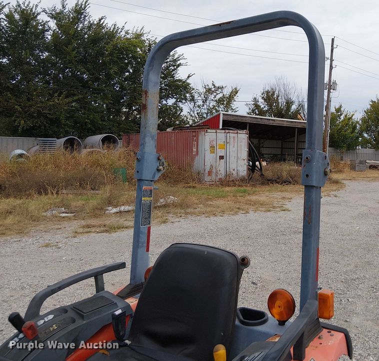 image for item DJ7869 Kubota B3200HSD MFWD tractor